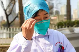 最早发现疫情的武汉女医生：“我这次把一生的眼泪流光了！”视频封面