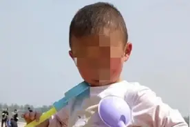 “眼睁睁看娃被水冲走！”西安男童掉入下水道，父亲回忆事发经过视频封面