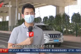 无人小车突然“自动驾驶” 车门还被锁死 危急关头民警出手了！视频封面