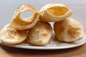 空心糖烧饼，做法简单，口味香甜，又酥又脆，新手也能轻松学会