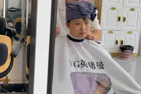 没想到阿凤剪了头发，还是蛮漂亮的，不知道会有多少男人喜欢她？