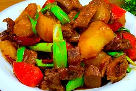 牛肉炖土豆好吃有诀窍，教你饭店不外传的做法，软烂入味不塞牙