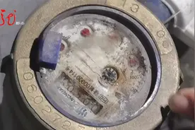 怪事！空房没人欠水费 水表自己转圈圈视频封面