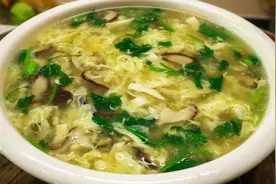 春天干燥易上火，试试这道香菇豆腐汤，简单又营养，家人都爱喝视频封面