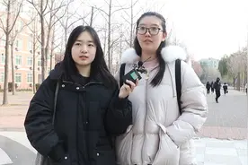 男朋友带别的女生打游戏算劈腿吗？妹子脱口而出，能别这么直白吗