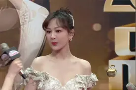 2021电视剧品质盛典杨紫红毯