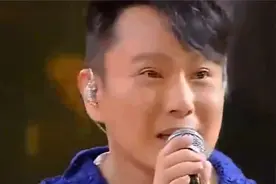 嗨唱起来：张信哲倾情演唱《情非得已》，嗓音完美，让人沉醉！视频封面