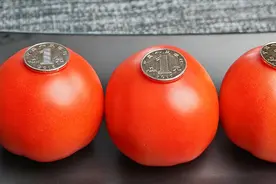 西红柿去皮？还用开水烫？30年老厨师教我最新方法，简直太实用了视频封面