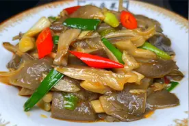 教你做道成本不到8元的下饭菜，素炒蘑菇，做法简单，营养又美味视频封面