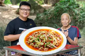 川南特色菜“火爆肥肠”爆炒12秒起锅，阿公：吃的就是那个味儿视频封面