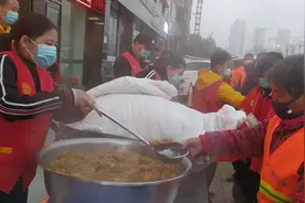 高三女生过生日请152名环卫工吃饭：给自己一个不一样的成人礼视频封面