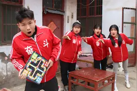 小伙伴们一起玩“飞行棋”，儿时最喜欢的多人小游戏，你玩过吗