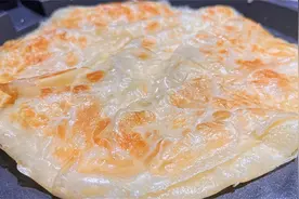 烙饼好吃和面是关键，讲究2揉2饧，全是小薄层，酥香可口特好吃