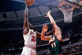 【最后之舞】统治级表现再添一座MVP！乔丹1996年MVP赛季十佳球视频封面