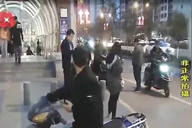 走访辛家庙地铁口：黑摩的拉客猖獗，交警先后查处四五辆视频封面
