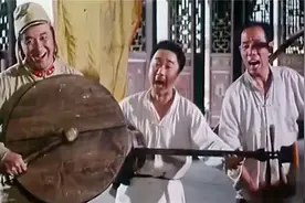 巧奔妙逃：老汉弹棉花这段，一个敢说一个敢信，不愧是经典老电影视频封面