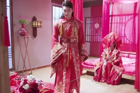 古代女子出嫁，洞房夜为什么穿开档裤？网友：古人真智慧！视频封面