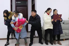 外地媳妇在婆家受欺负，新房居然在大姑姐名下，娘家姐上门精彩了视频封面