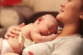 新生儿每天应该抱多久？时间太长可能会影响发育，宝妈要注意视频封面
