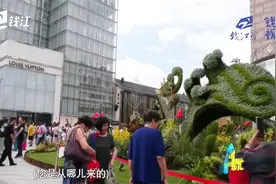 杭州十一喜迎八方来客 湖滨步行街上展现出不一样的范