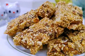核桃加芝麻这样做，大人小孩都爱吃，口口酥脆，香甜好吃，小零食视频封面