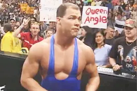 WWE：奥斯丁身强力壮，却被大胸姐暴打，真是女人也不是好惹的视频封面