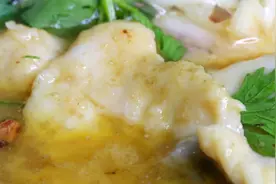 老坛酸菜鱼要想做的好吃，食材讲究千万不能错，爽滑开胃下饭视频封面
