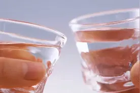 高度白酒可治轻微感冒？视频封面