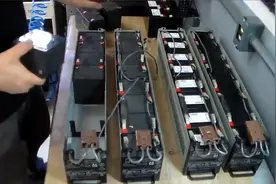 APC UPS SURT10000 XLICH内部清理及更换电池操作视频封面