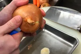 看了日本厨师怎么处理洋葱，你就知道日料为啥贵了，花在时间成本视频封面