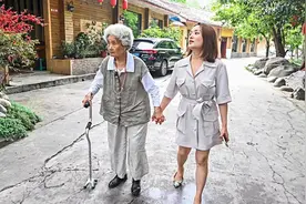 103岁成都“网红奶奶”喻泽琴去世，网友：一路走好！视频封面