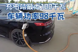 汉EV自驾新疆充电站遇特斯拉，汉EV功率98千瓦，特斯拉功率54千瓦视频封面