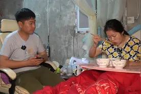 老公下班回家，婆婆做了燕子爱吃的糖醋排骨，味道确实不错视频封面