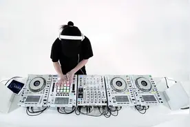 （DJ）日本大神演绎华丽电音DJ，戴上耳机享受吧~视频封面