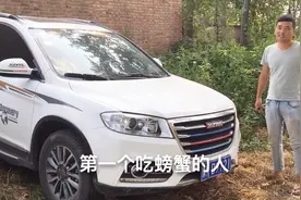 农村刚修好的水泥路，小伙第一个开车上路，算是第一个吃螃蟹的人视频封面