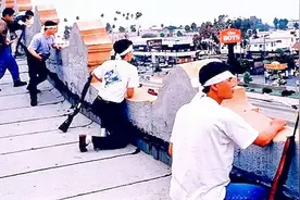 屋顶上的韩国人，教科书式自救……视频封面