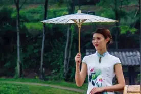 杜桦- 《旗袍美人》，小船悠悠，杨柳弯弯，旗袍美人美如画！