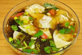 做馄饨，只服老妈20年的做法，馄饨肉香汤鲜，真的是好吃的不得了