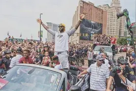 詹姆斯16年夺冠的场面有多壮观？82岁老球迷激动哭喊：詹皇我爱你视频封面