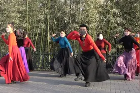 广场舞《卓玛泉》歌好听，苏科老师舞步优美好看，跳得太棒了