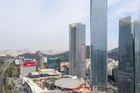 地处东莞最繁华区域的国贸中心，东莞最大的综合商业中心