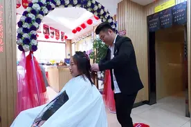 小叶子进城做头发，剪今年最流行的锁骨发，你们觉得这发型好看吗