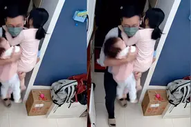 爸爸下班回家，俩女儿跌跌撞撞奔向门口迎接，来不及换鞋开心拥抱视频封面