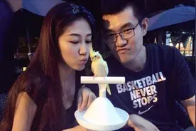 人生赢家王仕鹏，退役后任职副教授，身价过亿娇妻是研究生视频封面