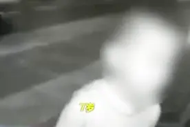 心真大！妈妈竟让7岁小儿子半夜独自出门，买3个鸡腿给姐姐吃视频封面