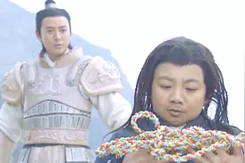 封神榜：杨戬大战土行孙，哮天犬一露面，土行孙吓得遁地逃走！