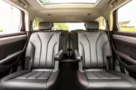 六座版唐来了，6年免检，二排带过道，红色缝线特别帅！