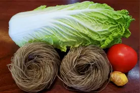 白菜炖粉条怎样做才好吃？技巧全在这，鲜香美味比在饭店吃的都香视频封面