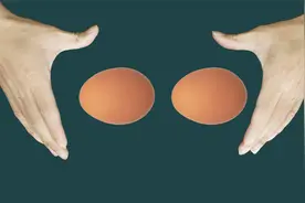 鸡蛋放手里，用嘴一吹就消失了？揭秘网络20个热门魔术之一视频封面