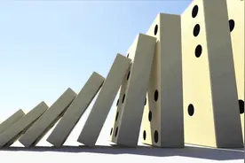 世界上最长多米诺骨牌，创造了吉尼斯记录，我都看呆了！视频封面